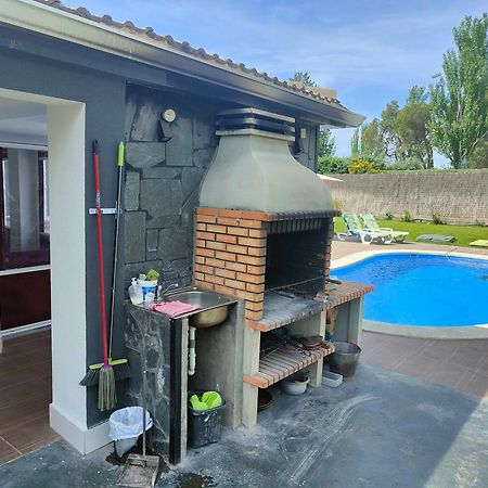 Chalet Con Piscina Y Jacuzzi En Madrid Alquila Habitaciones Algete Dış mekan fotoğraf